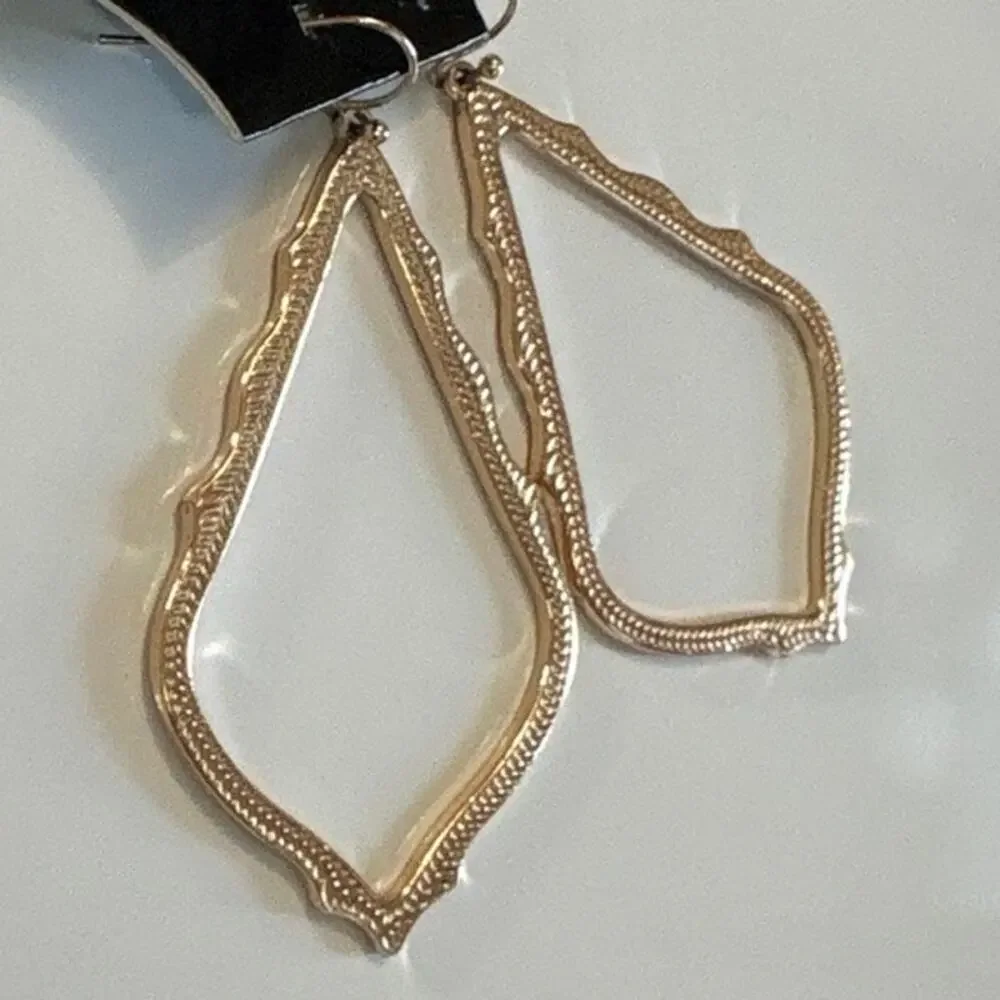 KENDRA SCOTT SOPHEE GOLD OPEN FRAME DANGLE EARRINGS EUC